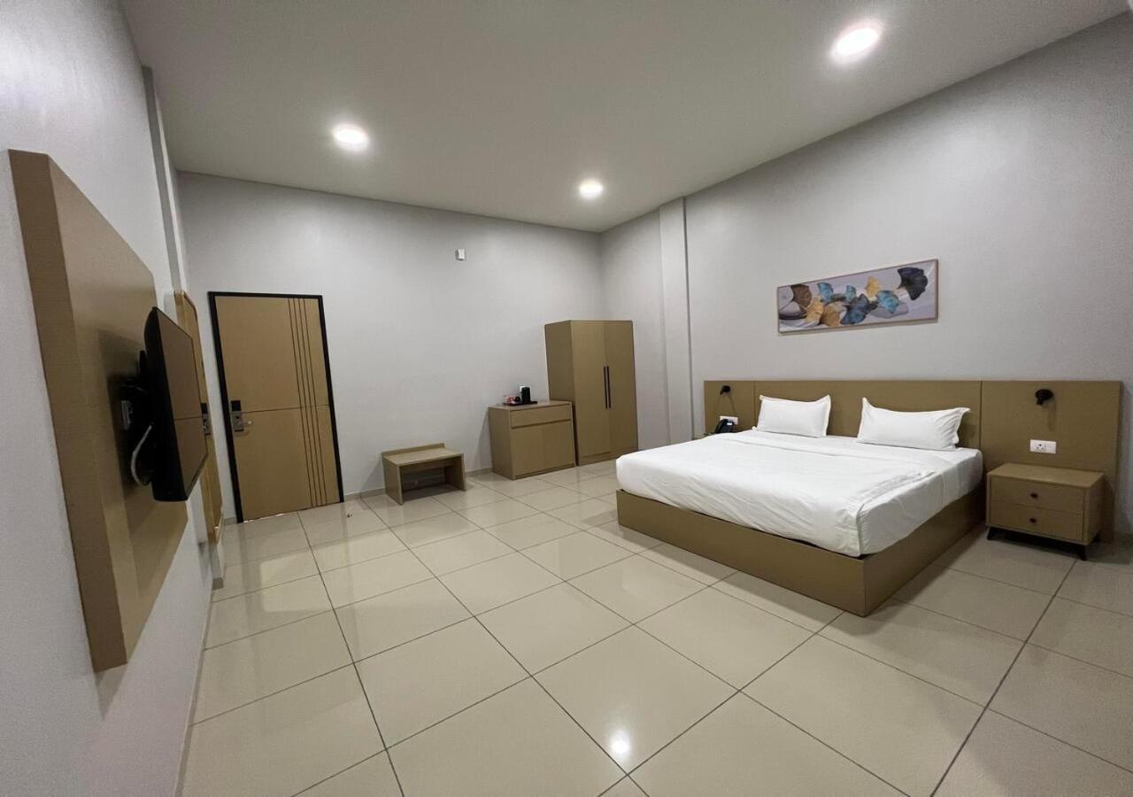 Ixoras Hotel Victoire Kinshasa Extérieur photo